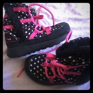 Little girl Nike snow boots